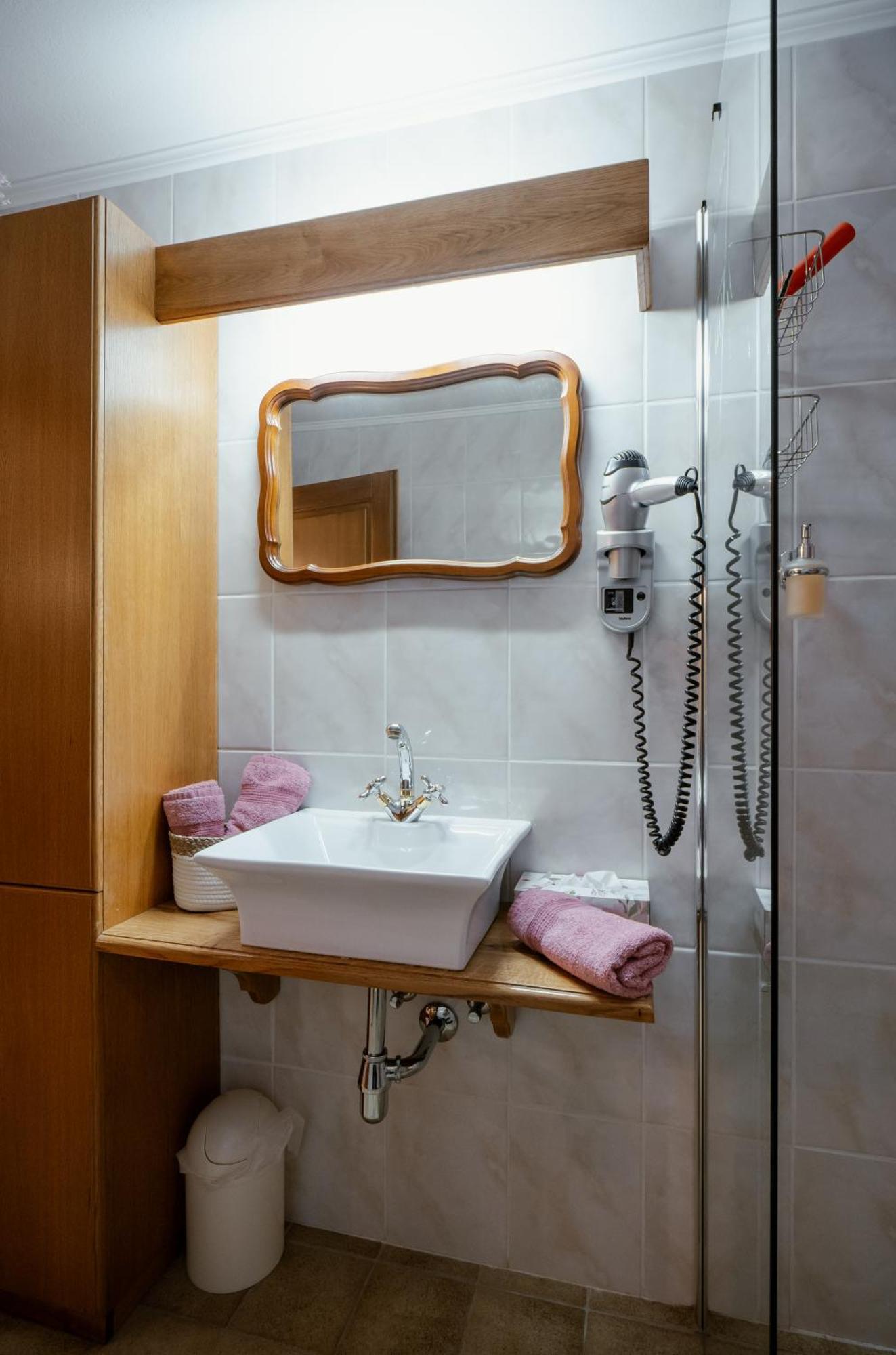 Apartment Felicitas Mit Sauna By Appartementhaus Theresia Bad Mitterndorf